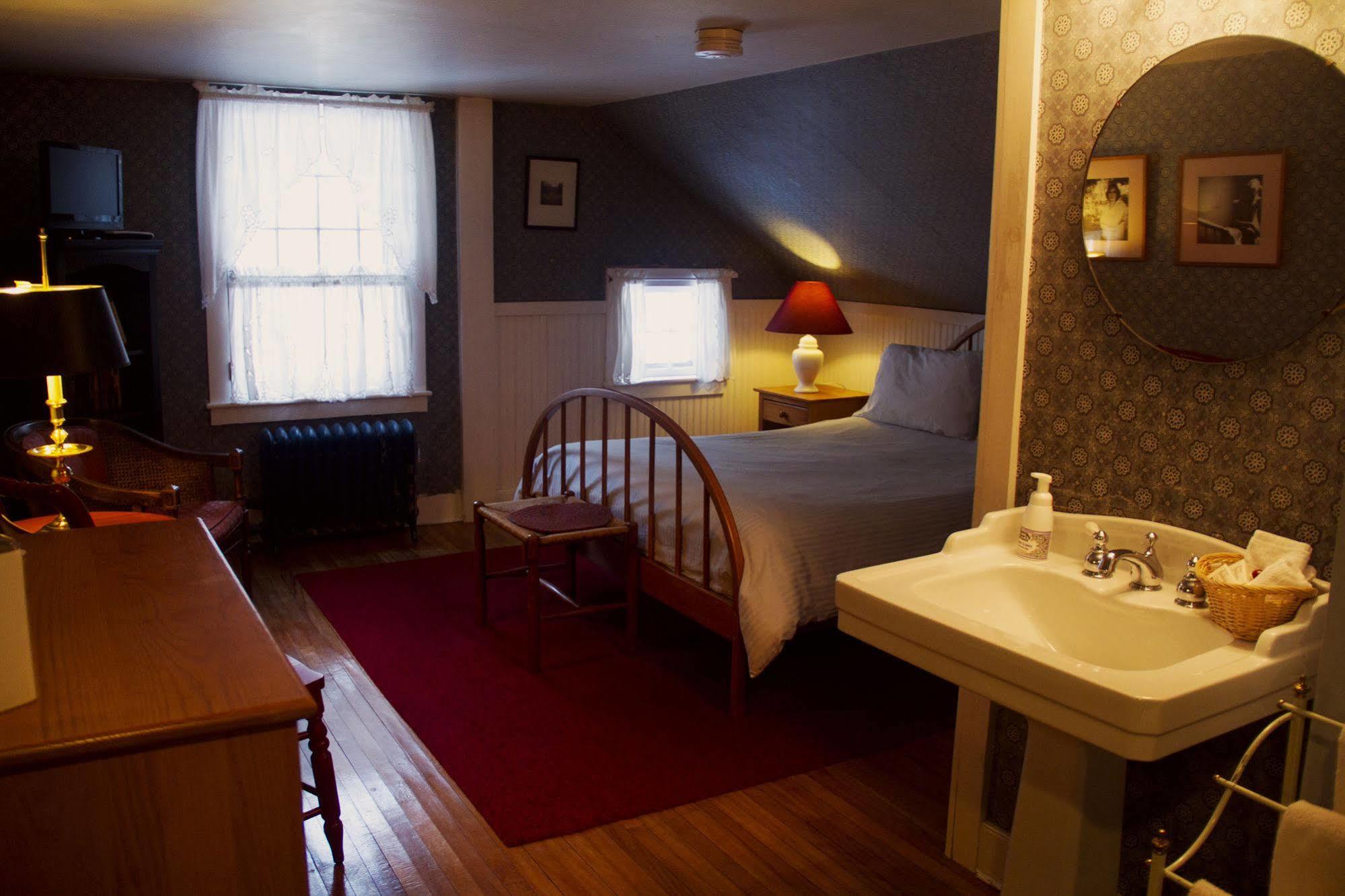 Inn At Baldwin Creek & Mary'S Restaurant Bristol Eksteriør bilde